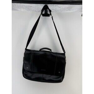 Kenneth Cole Reaction Unisex Black Leather Risky Business Messenger Bag Laptop